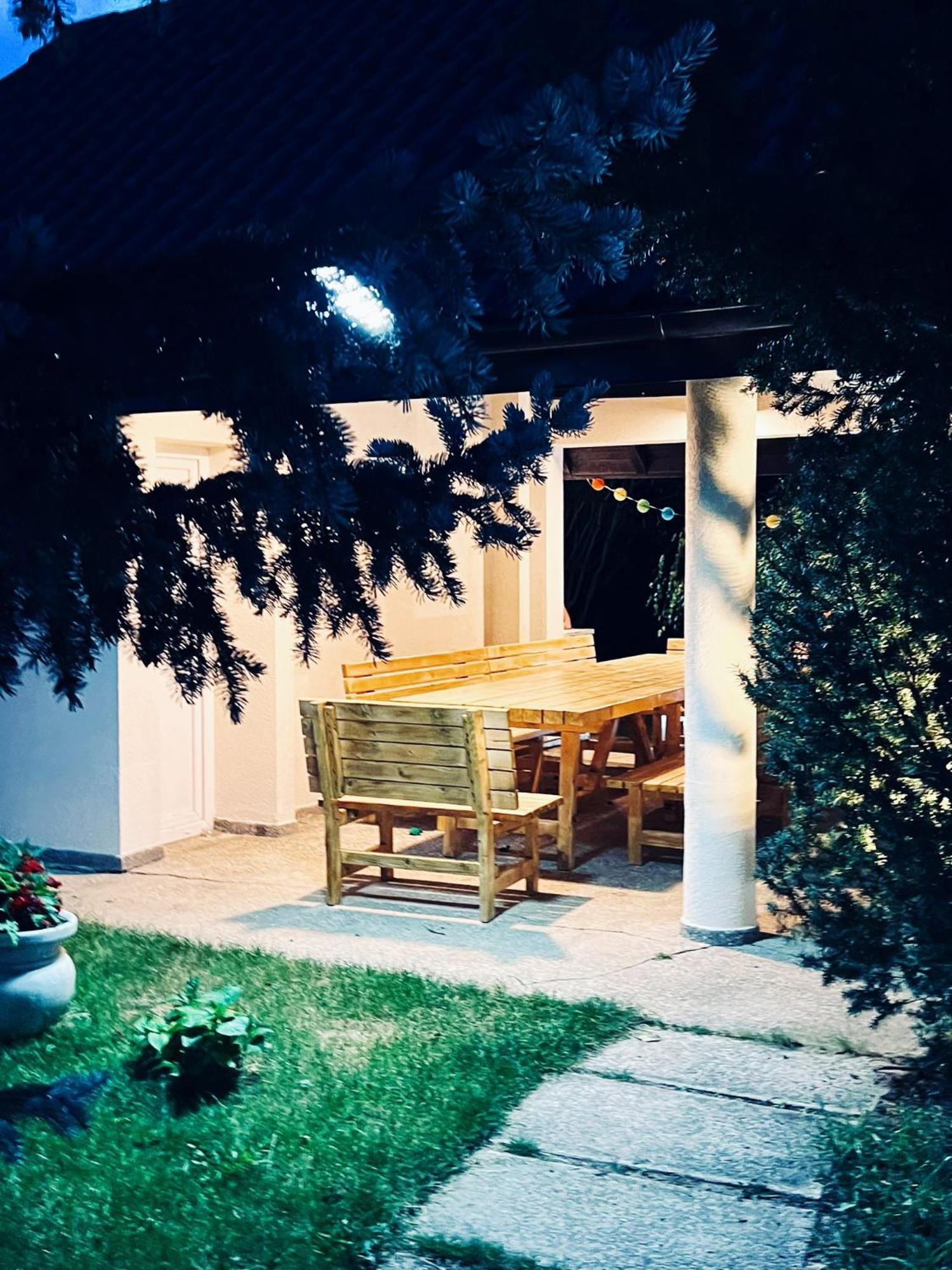 Evie'S Tree House Villa Dragomirna Exterior photo