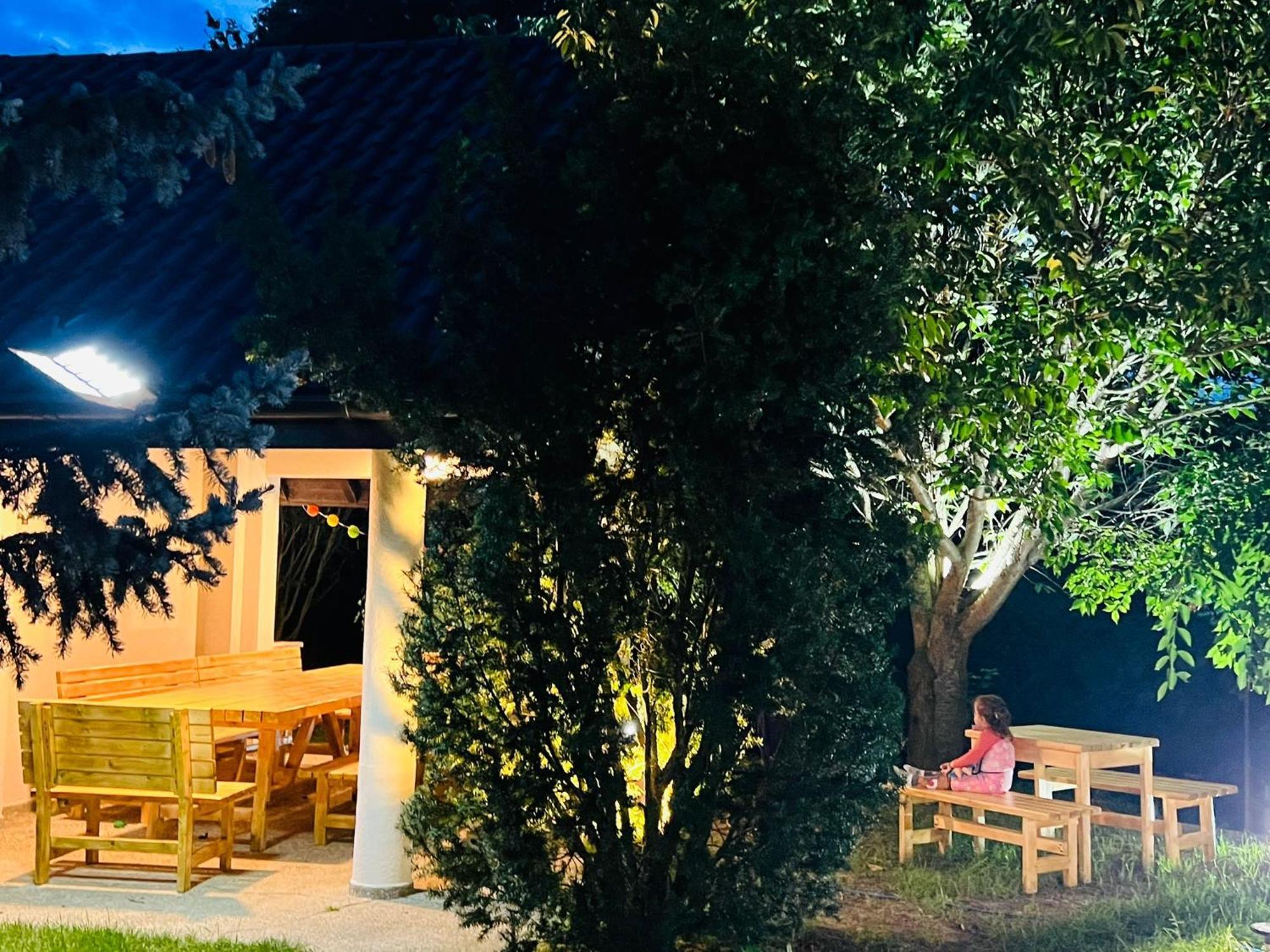 Evie'S Tree House Villa Dragomirna Exterior photo