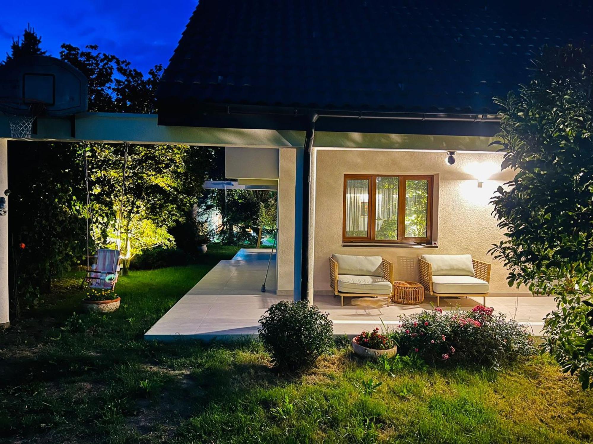 Evie'S Tree House Villa Dragomirna Exterior photo
