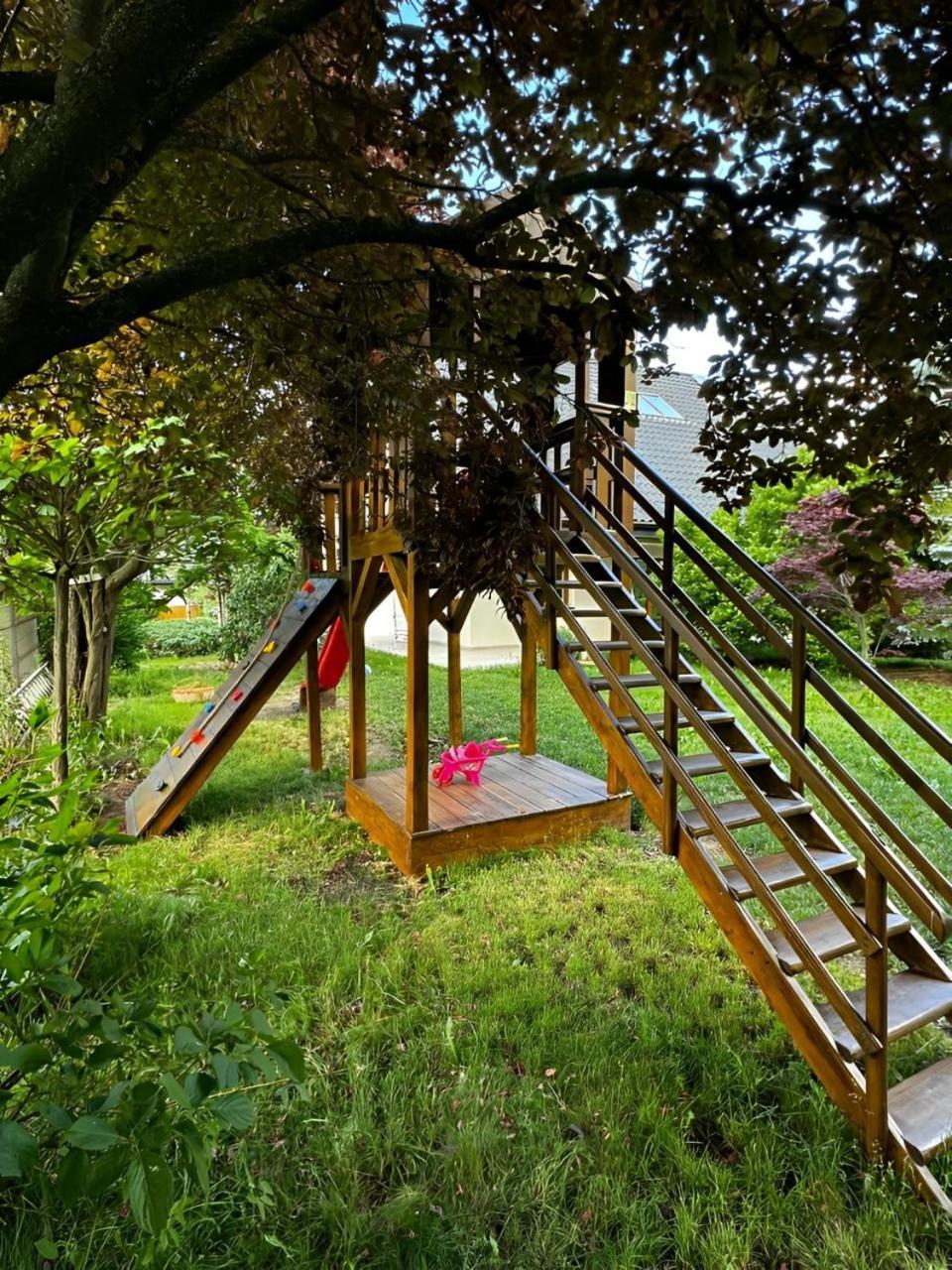 Evie'S Tree House Villa Dragomirna Exterior photo